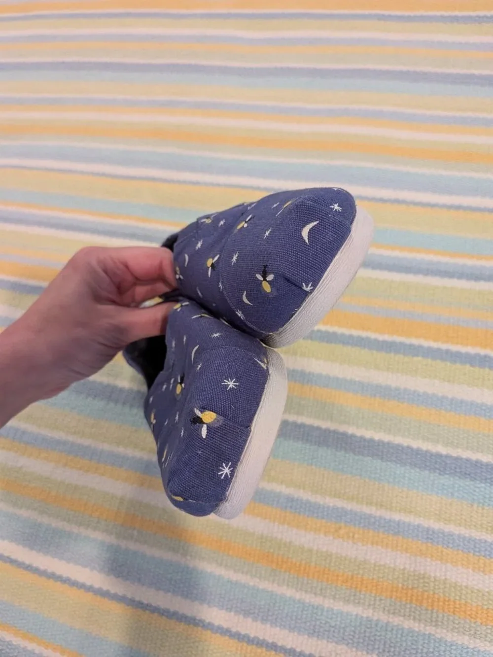 ⭐Toms Alpargata in rare glow in the dark firefly print size 6.5
